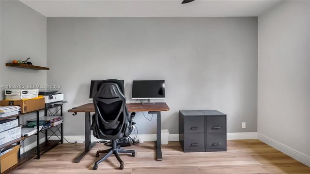 637 Lake Blvd, Weston, FL 33326