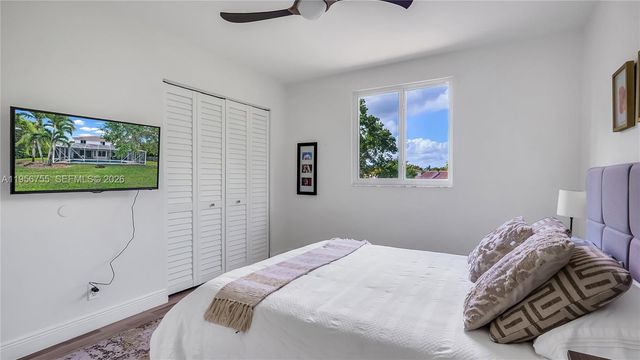 637 Lake Blvd, Weston, FL 33326