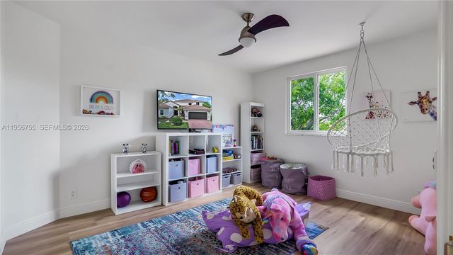 637 Lake Blvd, Weston, FL 33326