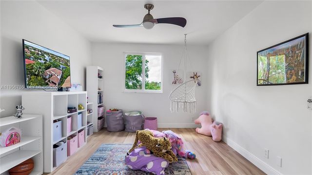 637 Lake Blvd, Weston, FL 33326