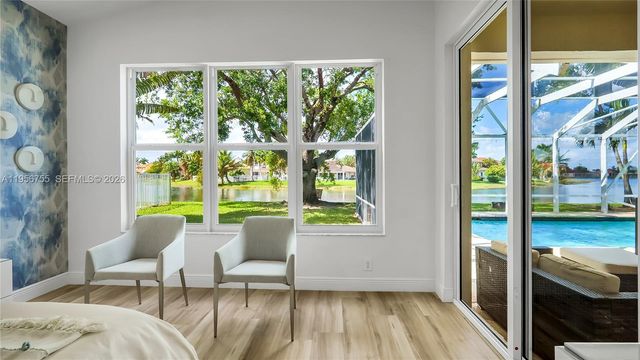 637 Lake Blvd, Weston, FL 33326