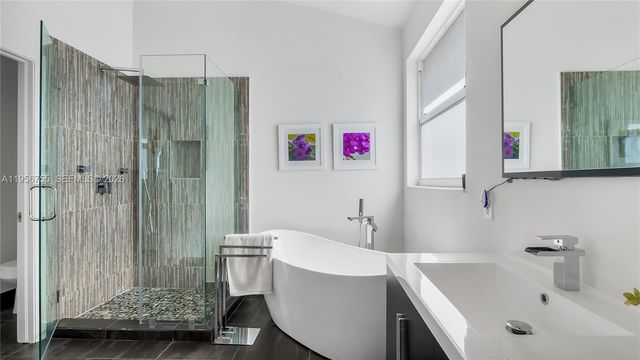 637 Lake Blvd, Weston, FL 33326