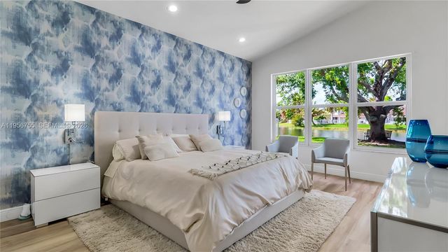 637 Lake Blvd, Weston, FL 33326