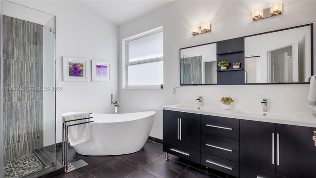 637 Lake Blvd, Weston, FL 33326