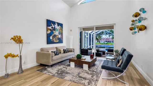 637 Lake Blvd, Weston, FL 33326