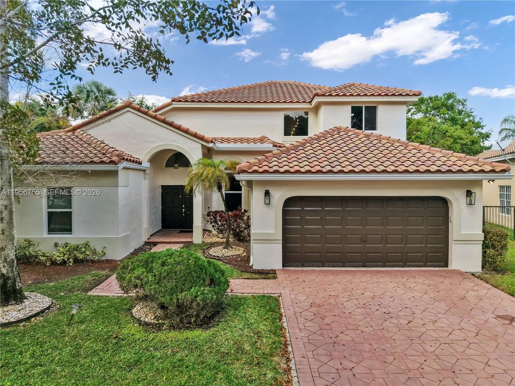 637 Lake Blvd, Weston, FL 33326