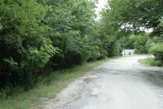 652 Woodhaven Drive, Springtown, TX 76082