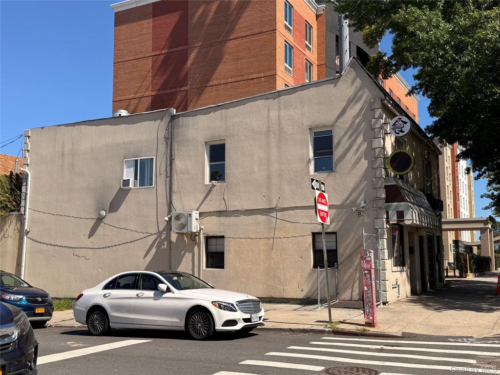 183-01 Horace Harding Expressway, Fresh Meadows, NY 11365 — photo 2