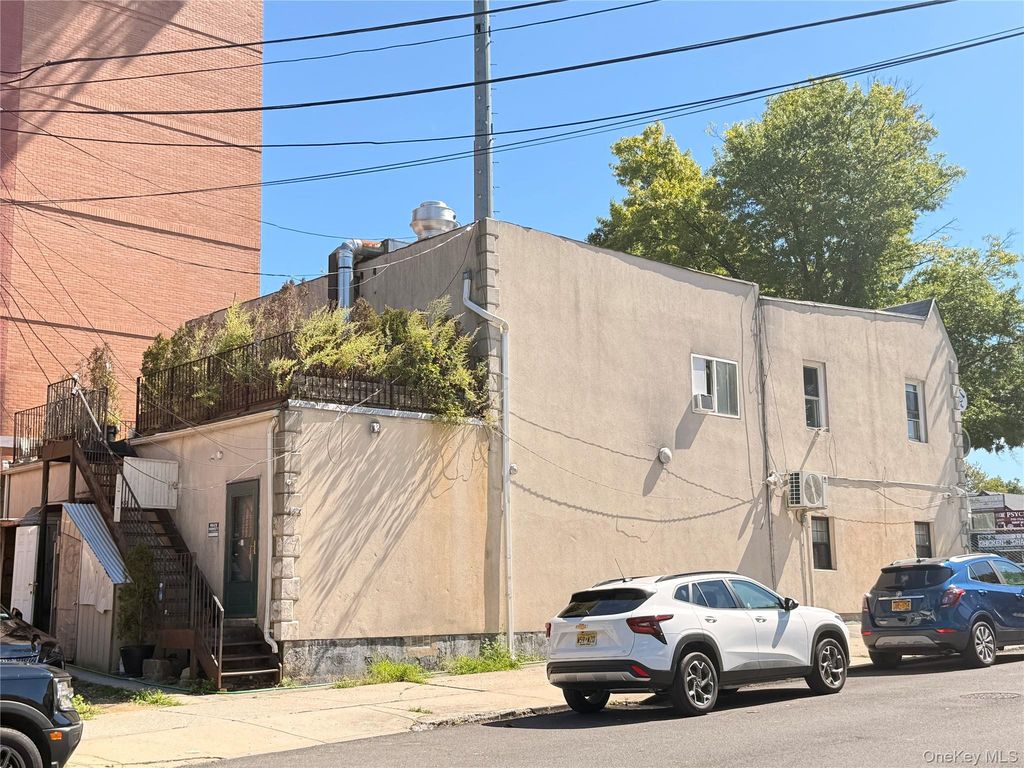 183-01 Horace Harding Expressway, Fresh Meadows, NY 11365 — photo 3