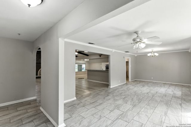 202 Shalimar Dr, Castle Hills, TX 78213