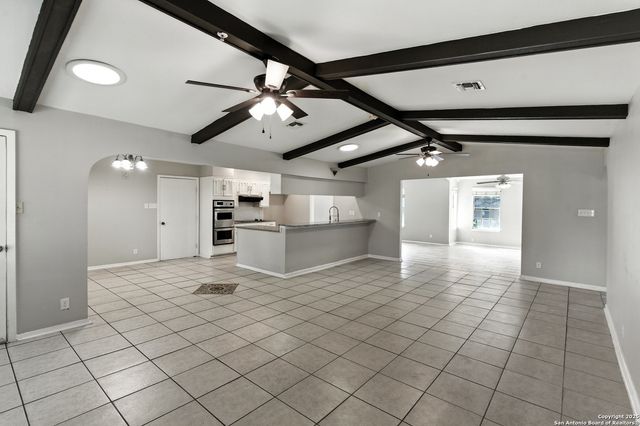 202 Shalimar Dr, Castle Hills, TX 78213