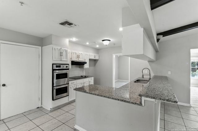 202 Shalimar Dr, Castle Hills, TX 78213