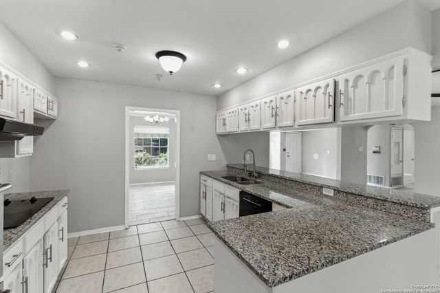 202 Shalimar Dr, Castle Hills, TX 78213