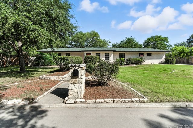 202 Shalimar Dr, Castle Hills, TX 78213