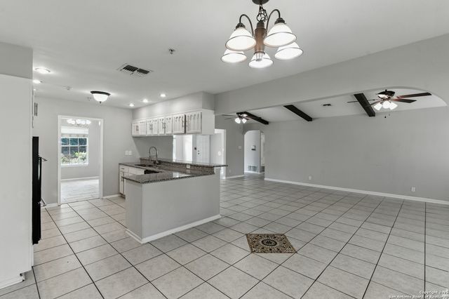 202 Shalimar Dr, Castle Hills, TX 78213
