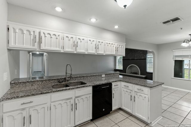 202 Shalimar Dr, Castle Hills, TX 78213