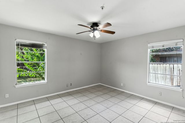 202 Shalimar Dr, Castle Hills, TX 78213