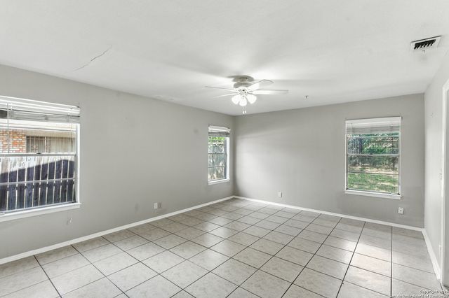 202 Shalimar Dr, Castle Hills, TX 78213