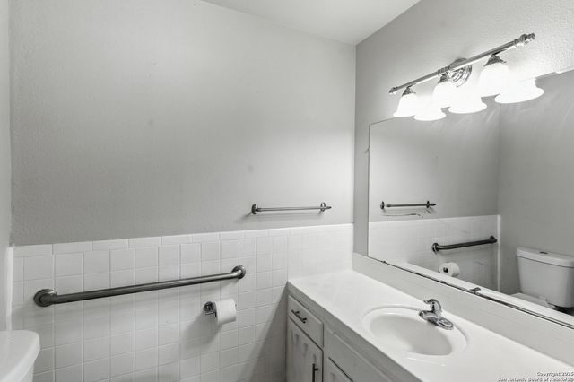 202 Shalimar Dr, Castle Hills, TX 78213
