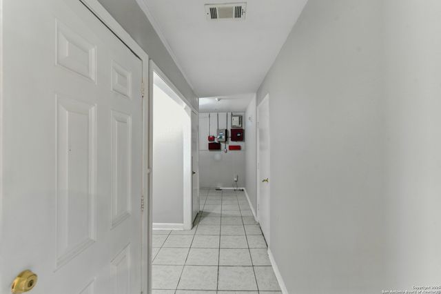 202 Shalimar Dr, Castle Hills, TX 78213