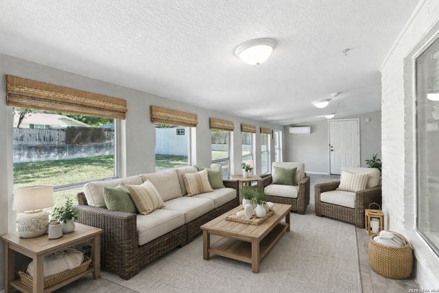 202 Shalimar Dr, Castle Hills, TX 78213