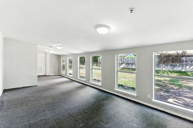 202 Shalimar Dr, Castle Hills, TX 78213