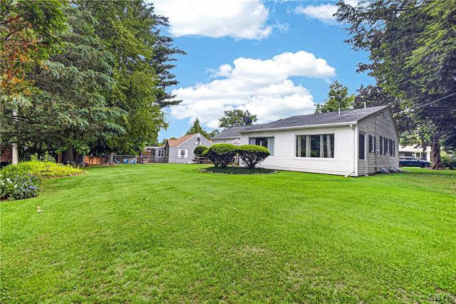 5 Lyndon Rd, Whitestown, NY 13492