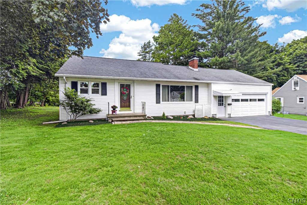 5 Lyndon Rd, Whitestown, NY 13492