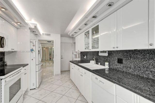 1920 S Ocean Drive 16B, Hallandale Beach, FL 33009