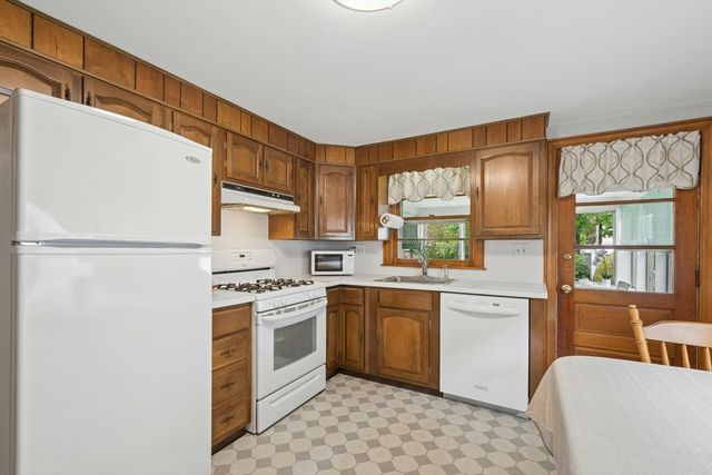 88 Kendall Ave, Framingham, MA 01702