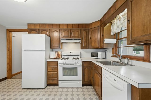 88 Kendall Ave, Framingham, MA 01702