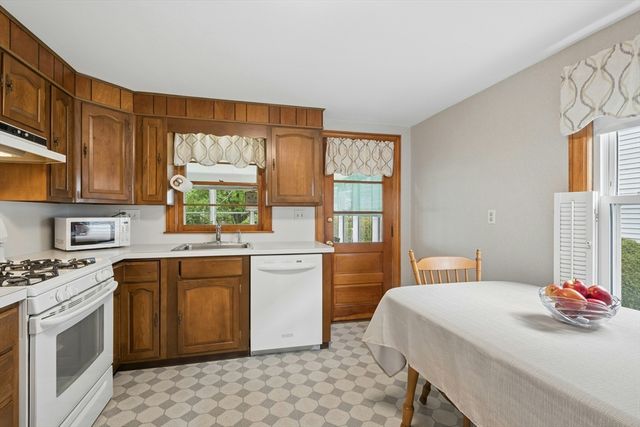 88 Kendall Ave, Framingham, MA 01702