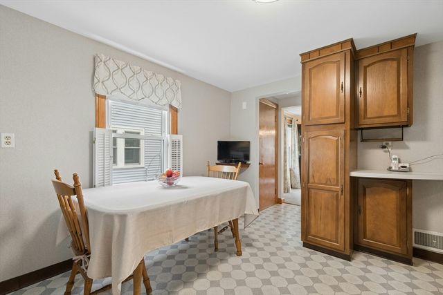88 Kendall Ave, Framingham, MA 01702