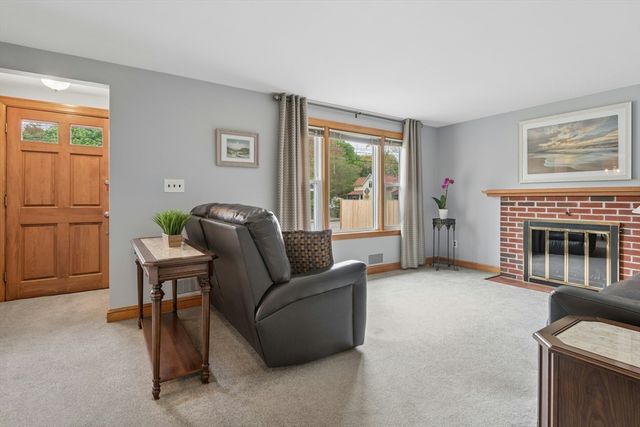 88 Kendall Ave, Framingham, MA 01702