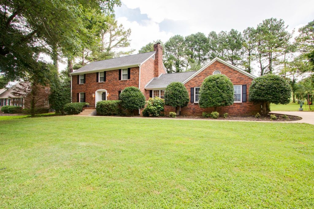 201 Stoneybrook Rd, Columbia, TN 38401