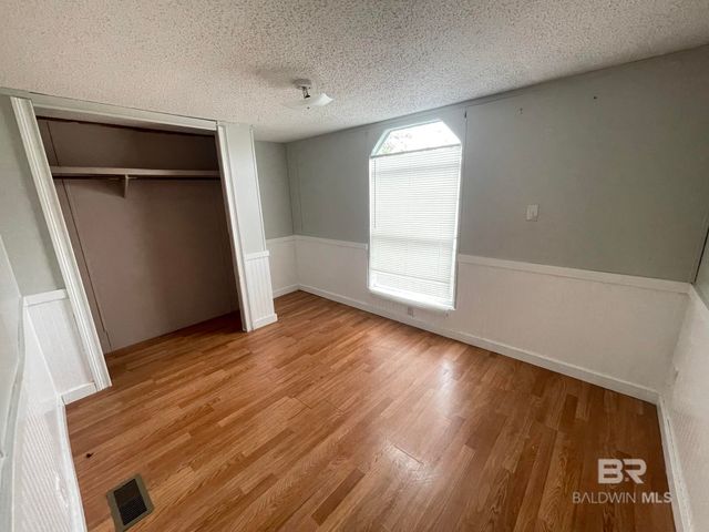 199 Robin Circle, Robertsdale, AL 36567