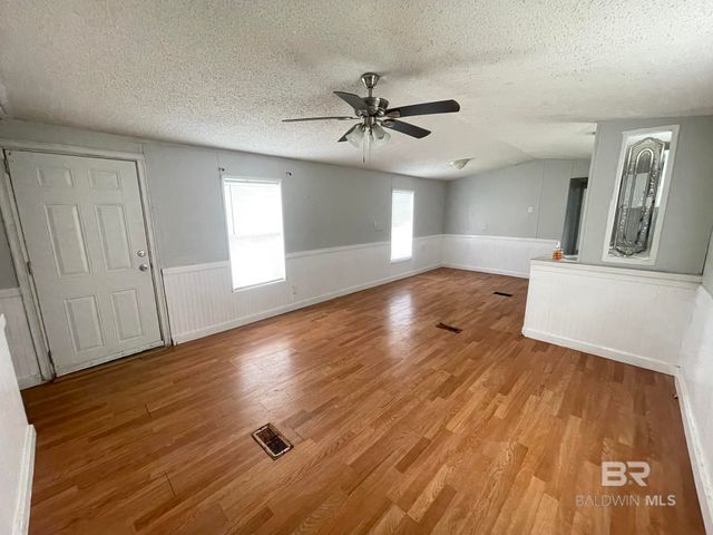 199 Robin Circle, Robertsdale, AL 36567
