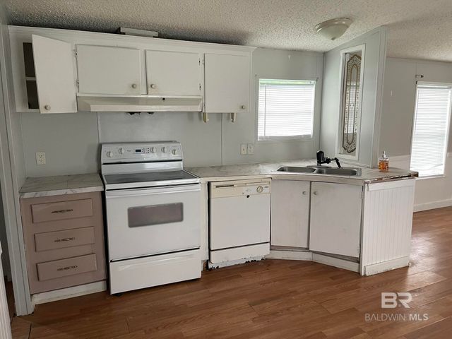 199 Robin Circle, Robertsdale, AL 36567