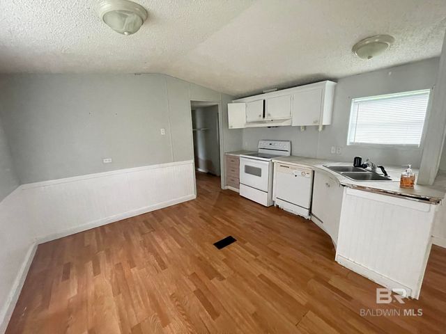 199 Robin Circle, Robertsdale, AL 36567