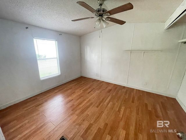 199 Robin Circle, Robertsdale, AL 36567