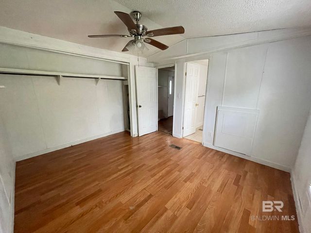 199 Robin Circle, Robertsdale, AL 36567