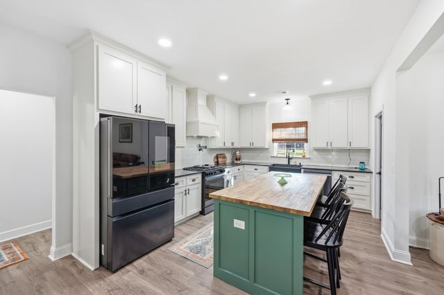 410 Miracle Ct, Andrews, SC 29510