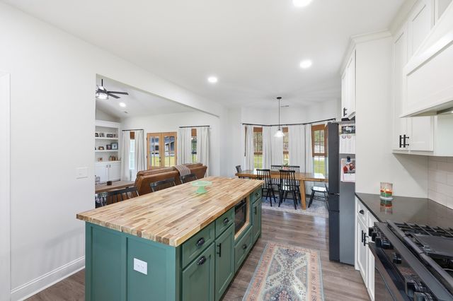 410 Miracle Ct, Andrews, SC 29510