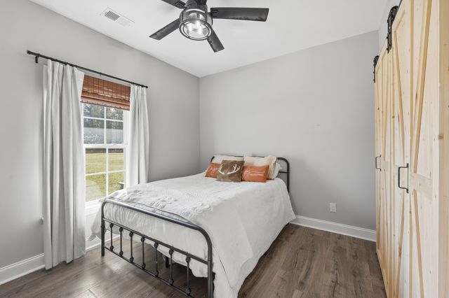 410 Miracle Ct, Andrews, SC 29510