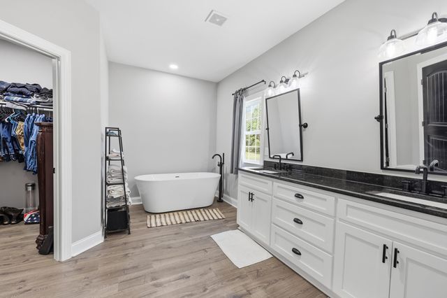 410 Miracle Ct, Andrews, SC 29510