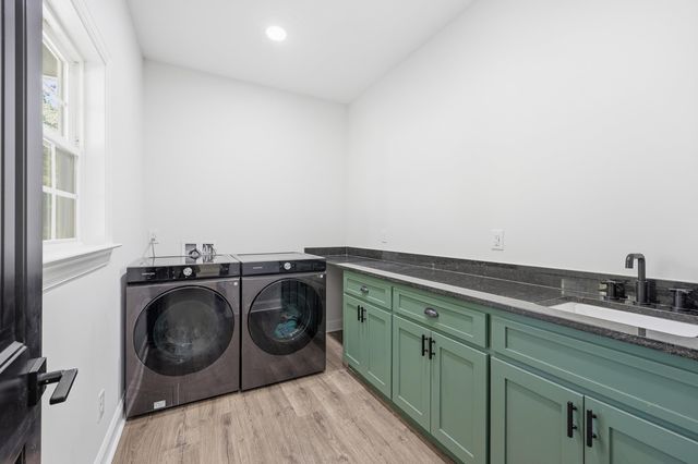410 Miracle Ct, Andrews, SC 29510