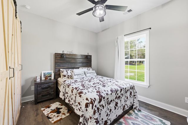 410 Miracle Ct, Andrews, SC 29510
