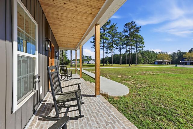 410 Miracle Ct, Andrews, SC 29510