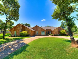 2012 E Mistletoe Lane, Edmond, OK 73034