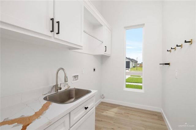 5901 N Playa Del Sol Street, Edinburg, TX 78542